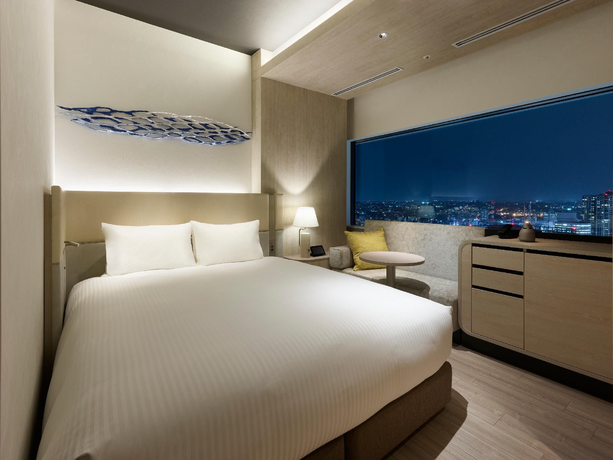 Superior - 1 Queen Bed, Sofa Type