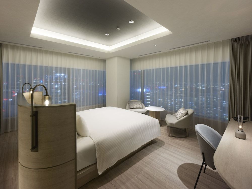 Executive , 1 bed King , corner room, Non Smoking
