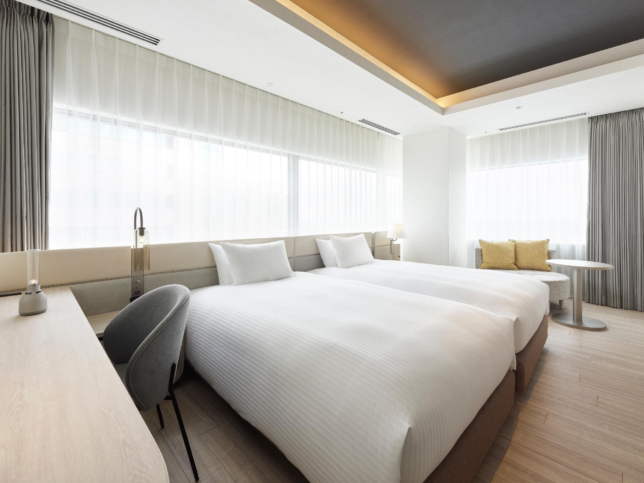 Deluxe - 2 Beds, Corner Room
