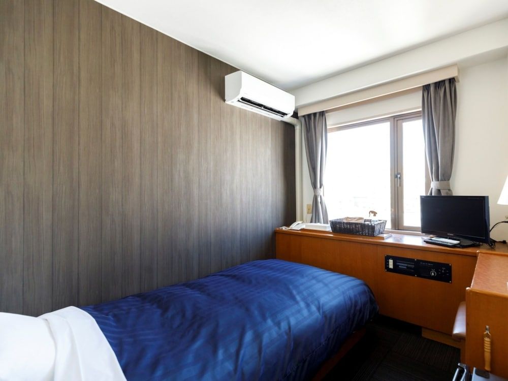 Single Room C, Smoking
