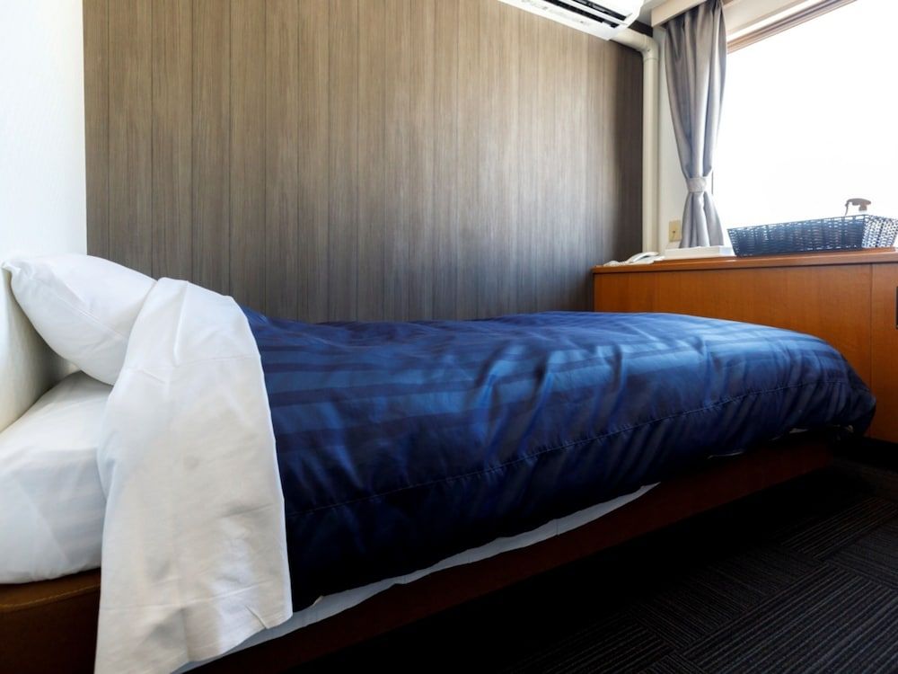 Single Room C, Smoking