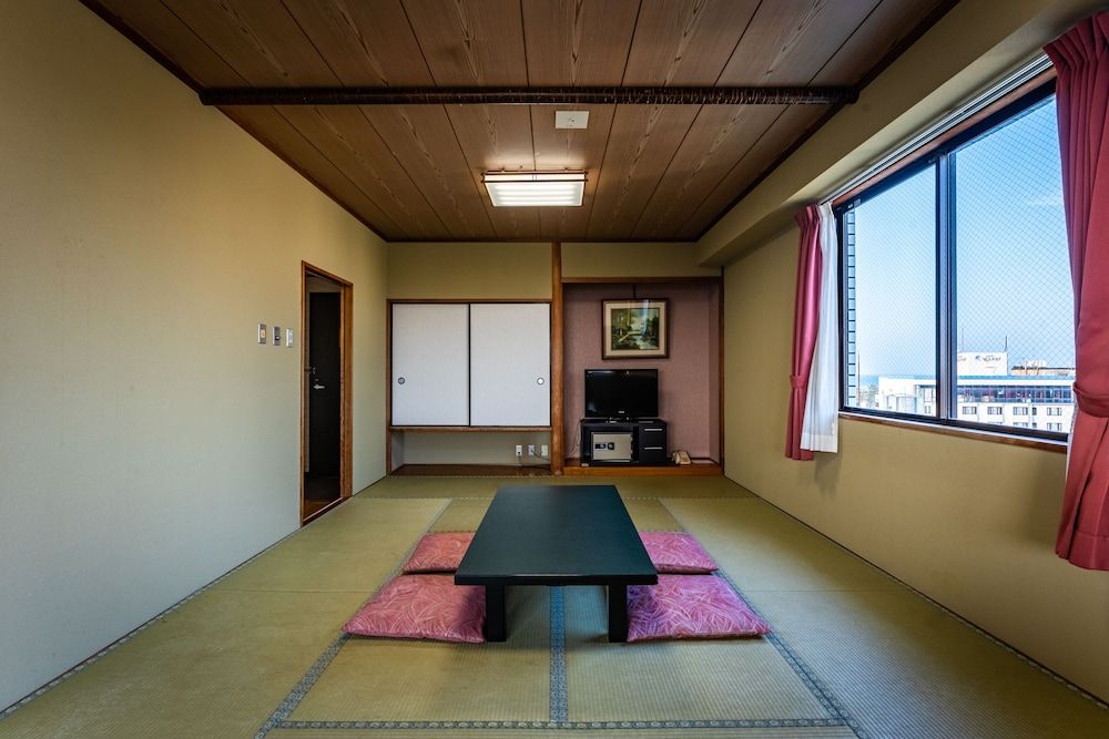 Japanese Room up to 5 guests with Shared Shower (Non-Smoking)