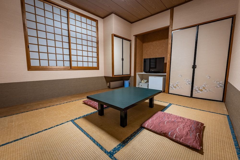 Japanese Room up to 2 guests with Shared Shower (Non-Smoking)