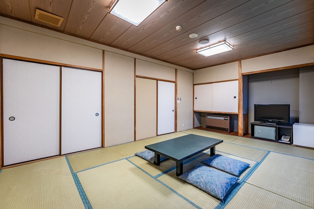 Japanese Room up to 3 guests (Non-Smoking)