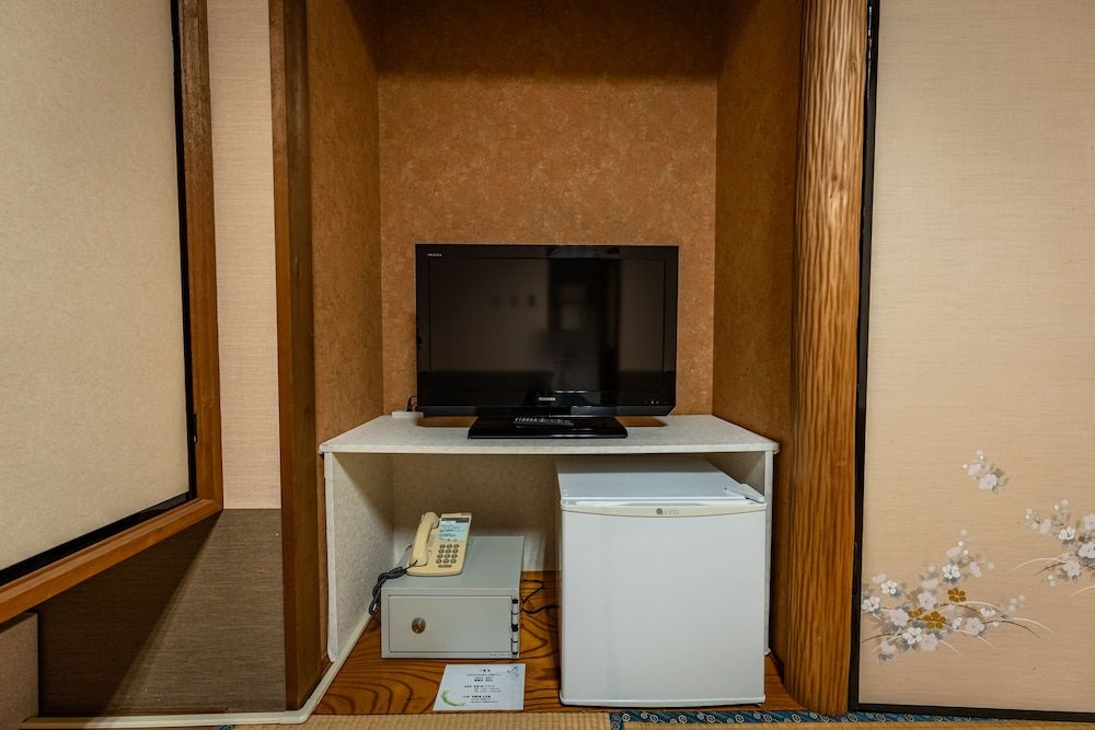 Japanese Room up to 2 guests with Shared Shower (Non-Smoking)