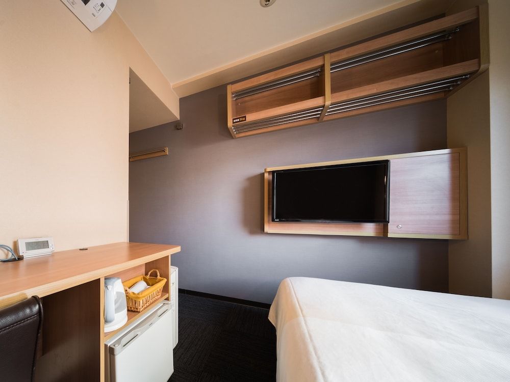Semi Double Room, Smoking