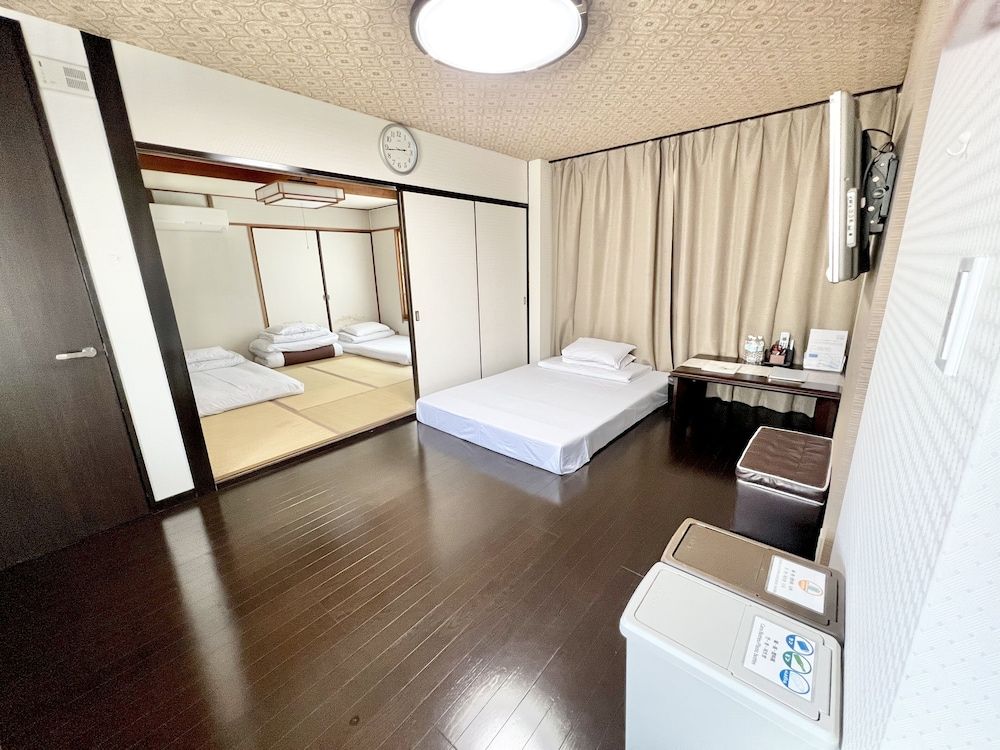 Family Room, 2 Bedrooms, Balcony (2LDK)