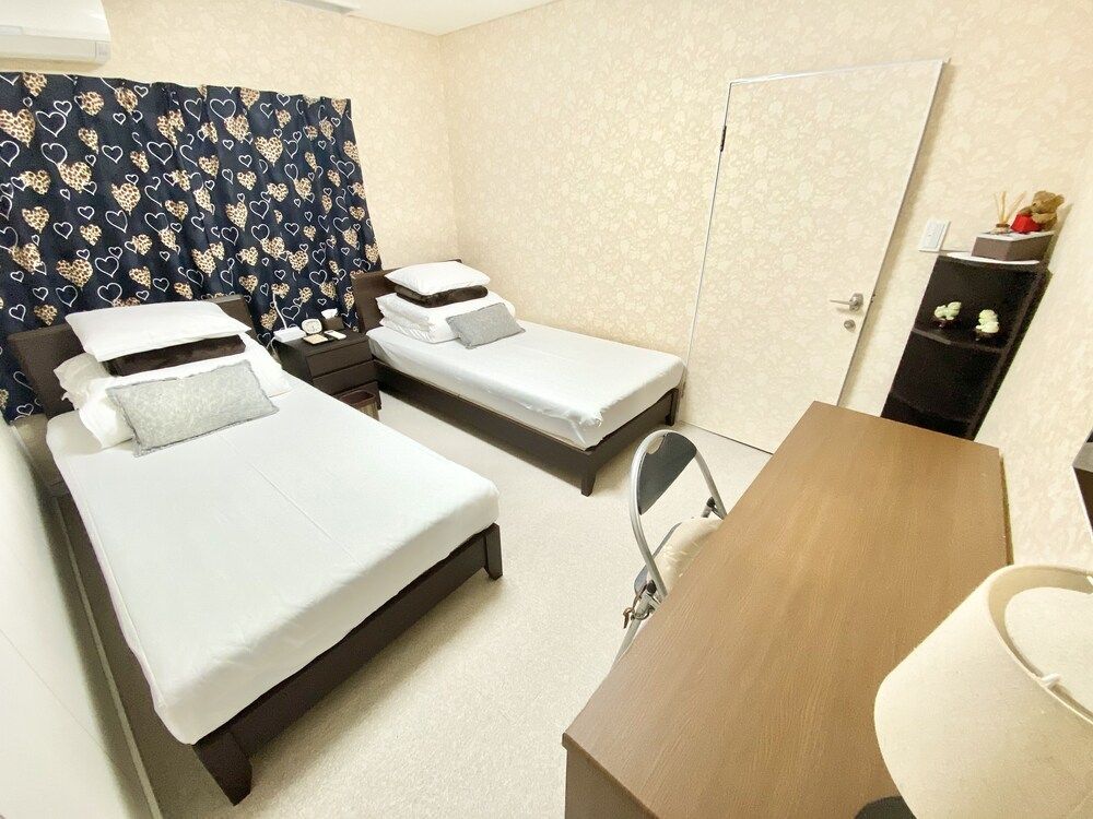 Family Room, 2 Bedrooms, Balcony (2LDK)
