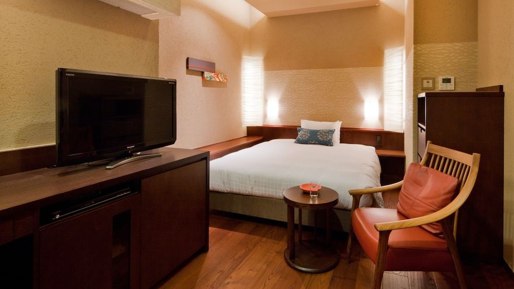 Single Room B with Double Bed (No Bathtub)