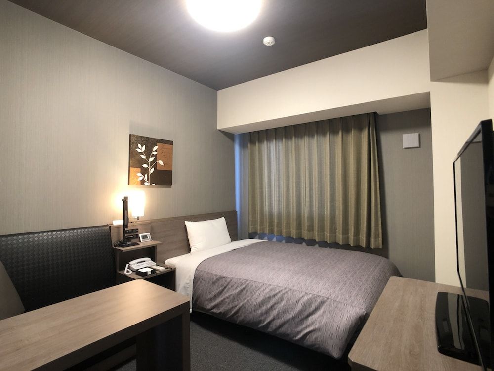 Single Room, Smoking