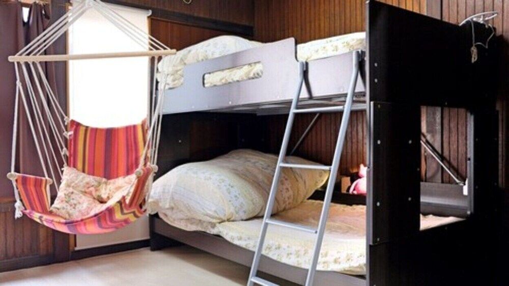 Twin Room with Bunk Bed and Shared Bathroom