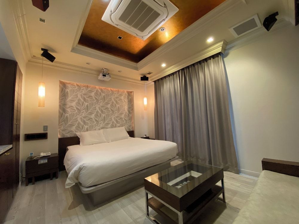 Corner Deluxe Room