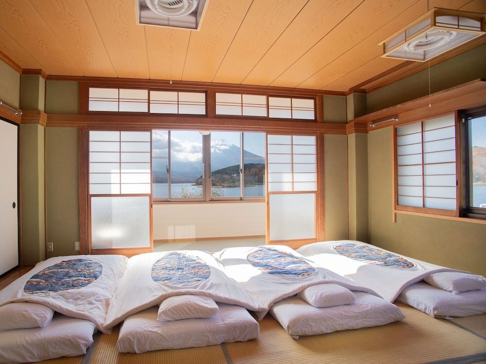 Japanese Room with Shared Washroom - Quintuple (Non-Smoking)