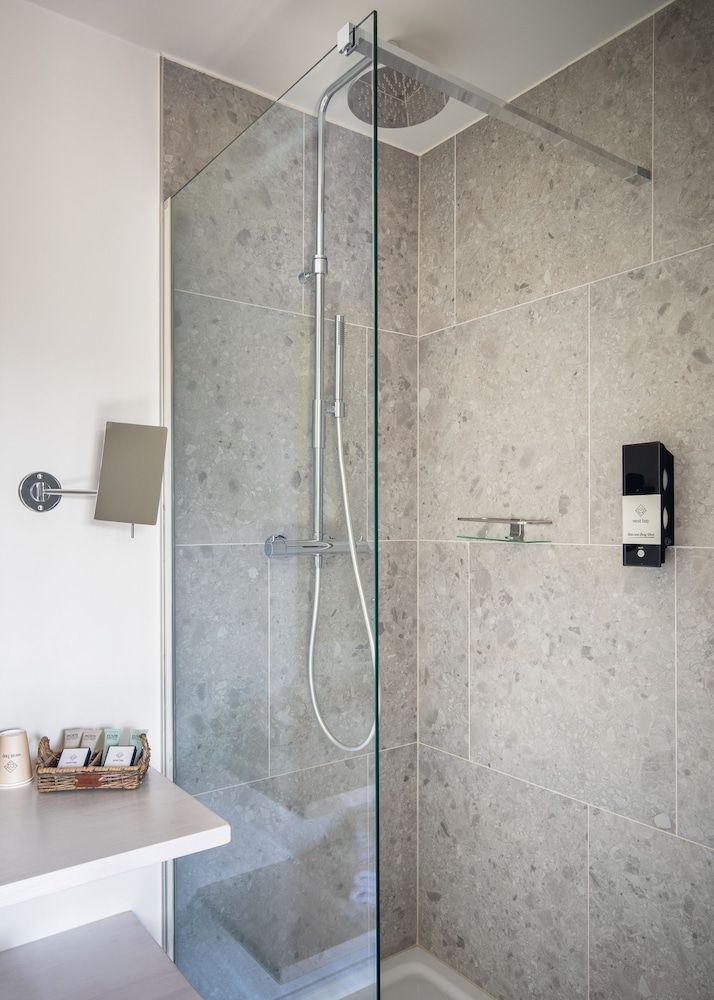 West Bay Comfort Studio 6