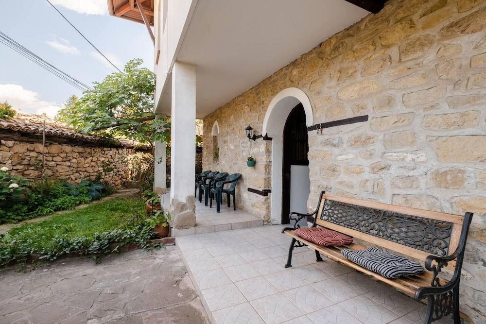 Lovely 5-bed Authentic House in the Arbanasi House 22