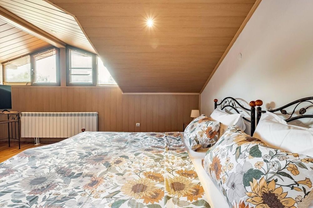 Lovely 5-bed Authentic House in the Arbanasi House 11