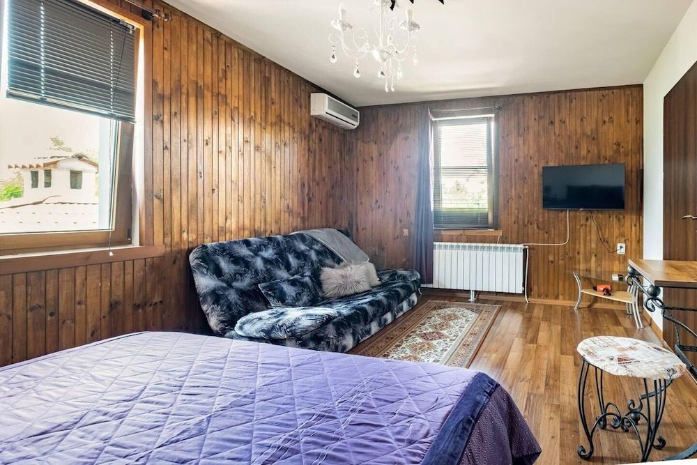 Lovely 5-bed Authentic House in the Arbanasi House 5