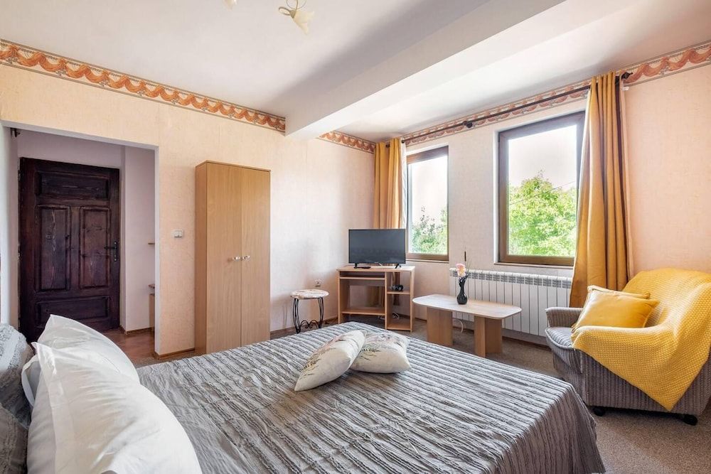 Lovely 5-bed Authentic House in the Arbanasi House 13