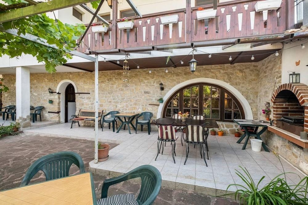Lovely 5-bed Authentic House in the Arbanasi House 23