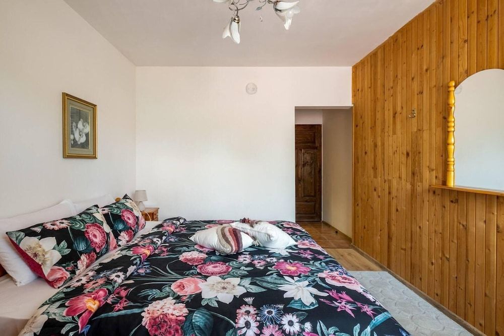 Lovely 5-bed Authentic House in the Arbanasi House 3