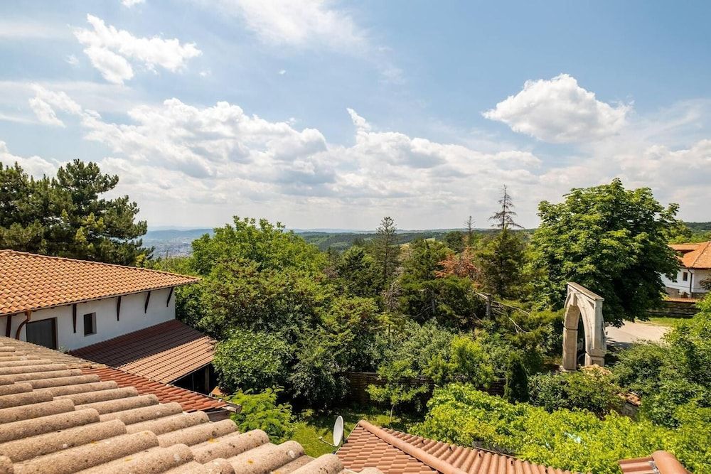 Lovely 5-bed Authentic House in the Arbanasi House 24