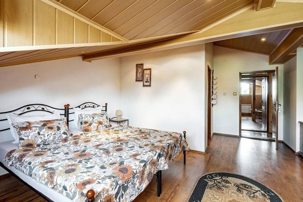 Lovely 5-bed Authentic House in the Arbanasi House 14