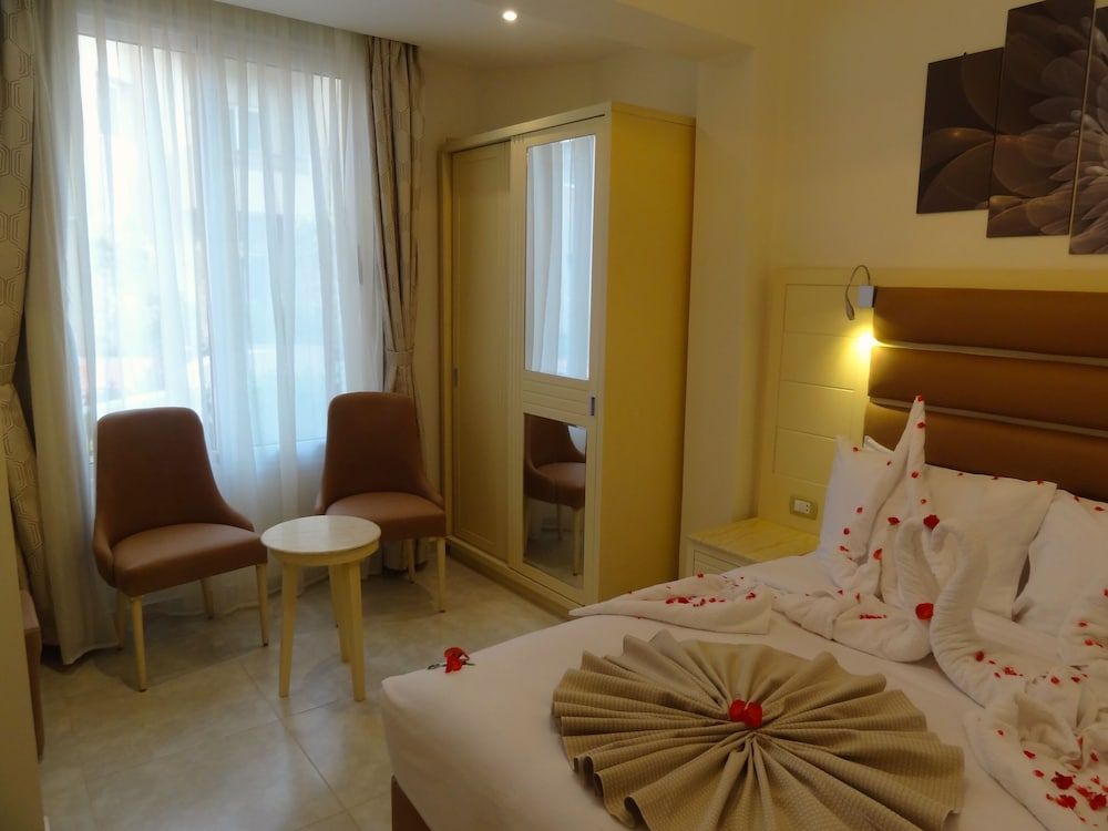 Marom Port Said Resort & Beach Family Suite, 3 Bedrooms, Lagoon View 7