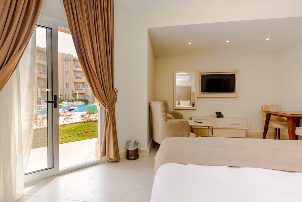 Marom Port Said Resort & Beach Comfort Studio, Poolside 3