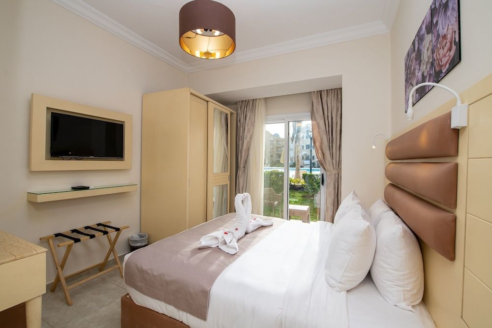 Marom Port Said Resort & Beach Family Suite, 3 Bedrooms, Lagoon View 3