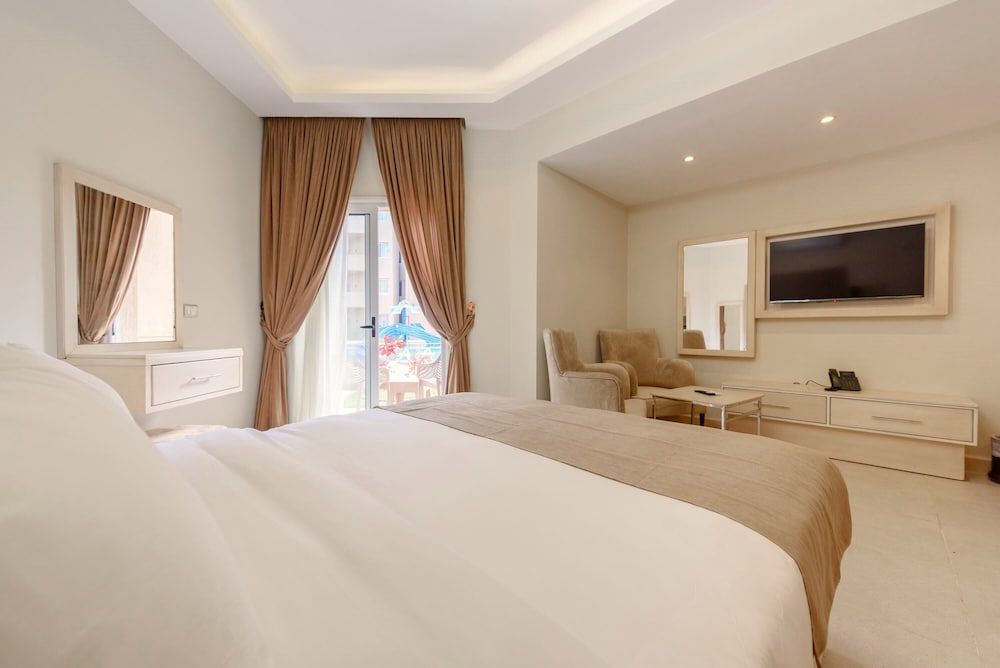 Marom Port Said Resort & Beach Comfort Studio, Poolside 2