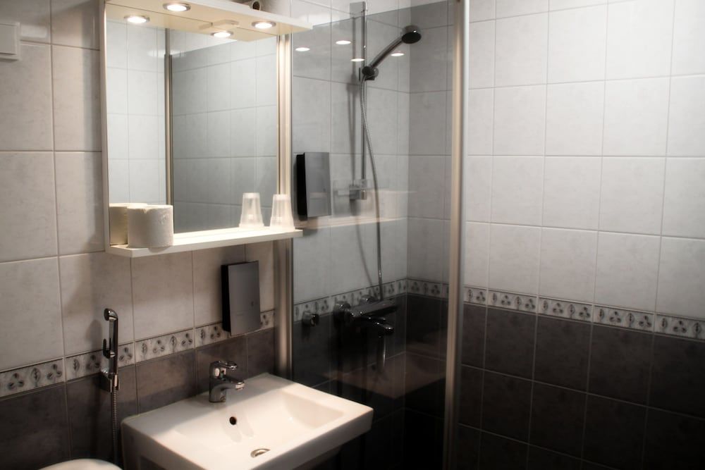 Hotelli Salpa Standard Triple Room, 3 Twin Beds 5