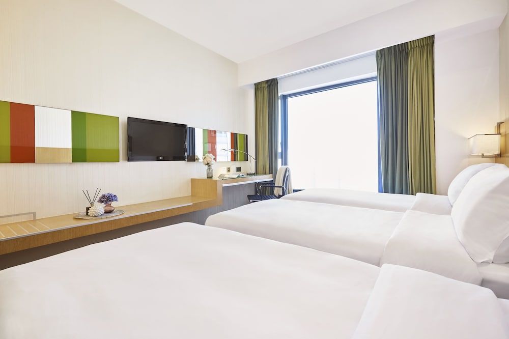 Triple Bed Room with City View