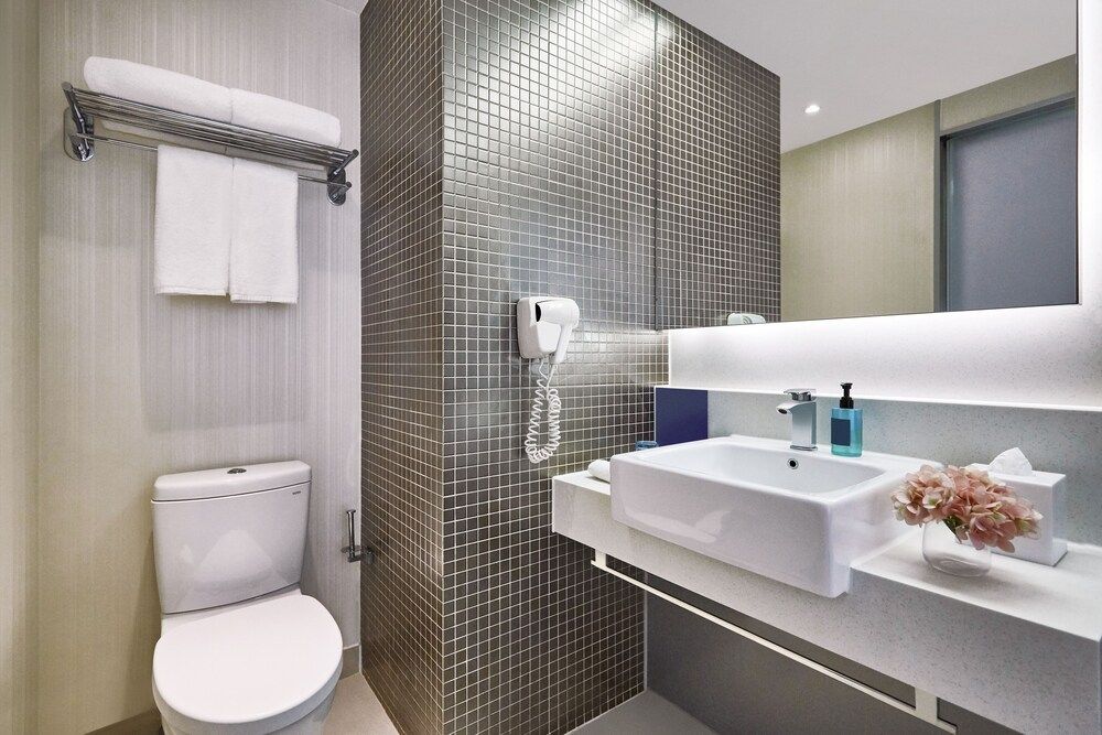 Standard Twin Room with City View