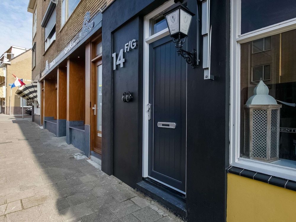 Flat With sea View and Parking