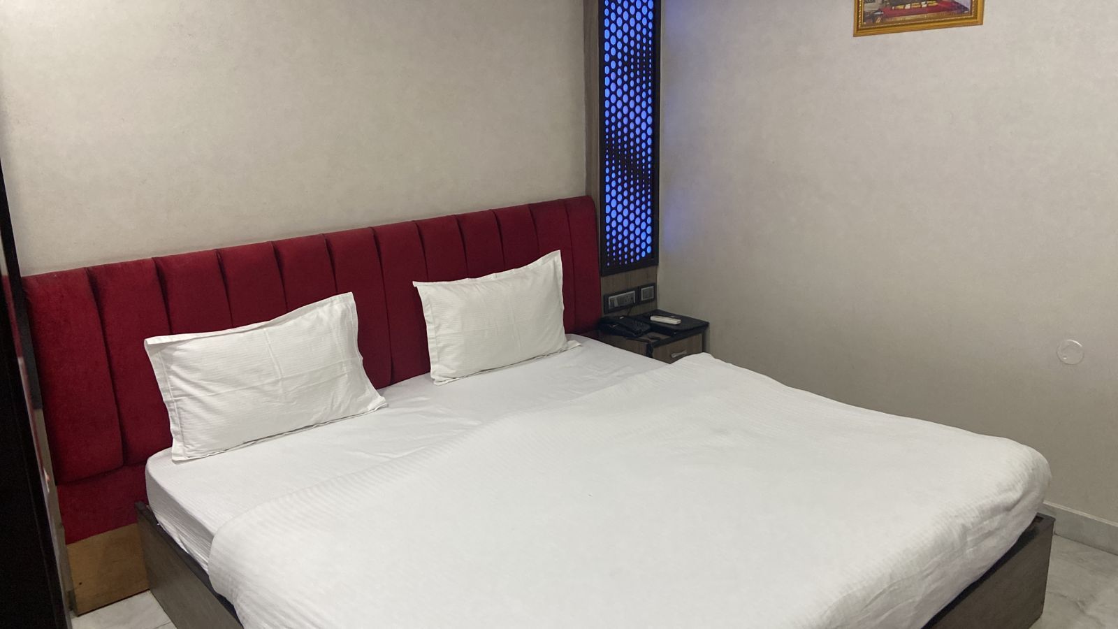 Hotel Grand Sai Semi Deluxe Room