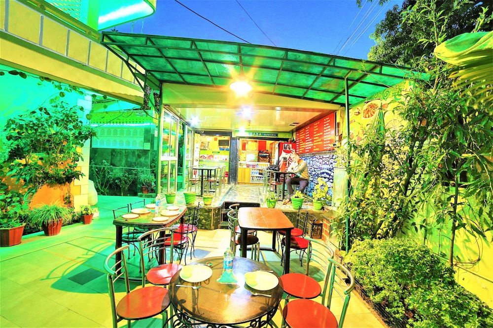 Shri Ganesh Hotel, 200 meters from Nakki Lake