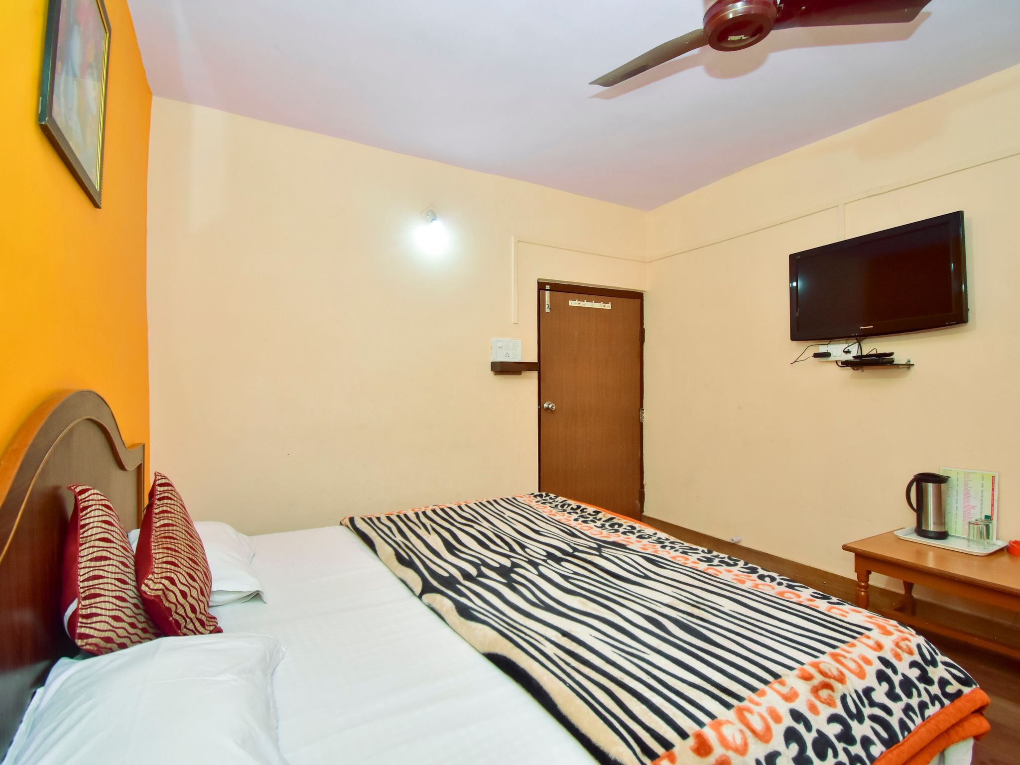 Shri Ganesh Hotel, 200 meters from Nakki Lake Super Deluxe AC Room (family and couples) 6
