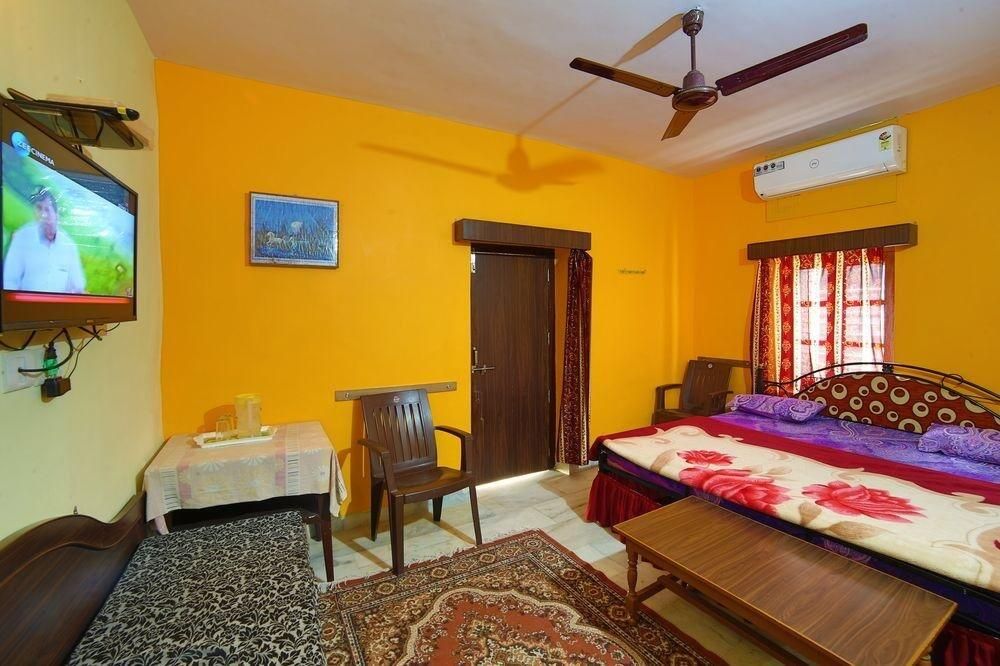 Shri Ganesh Hotel, 200 meters from Nakki Lake Super Deluxe AC Room (family and couples) 10