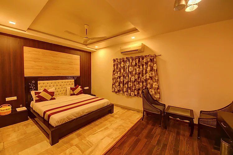 Deluxe Room with Bathtub