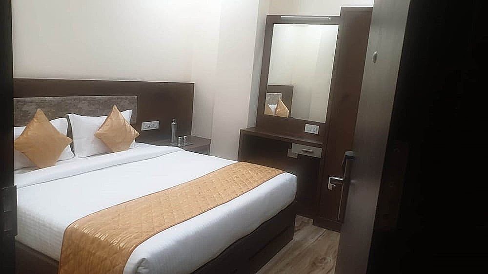 Kapish Home - All Pure Veg Deluxe Double Room