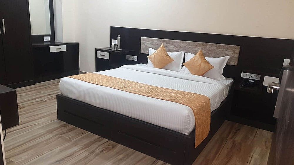 Kapish Home - All Pure Veg Deluxe Double Room 3