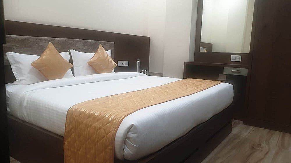 Kapish Home - All Pure Veg Deluxe Double Room 2