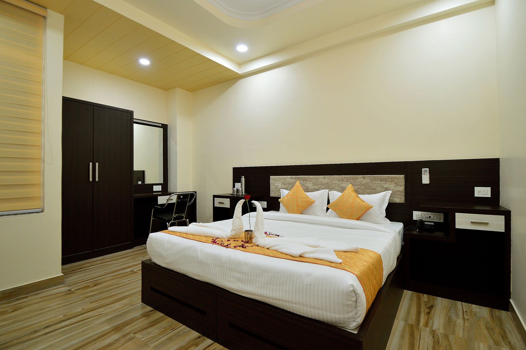Kapish Home - All Pure Veg Deluxe Double Room 9