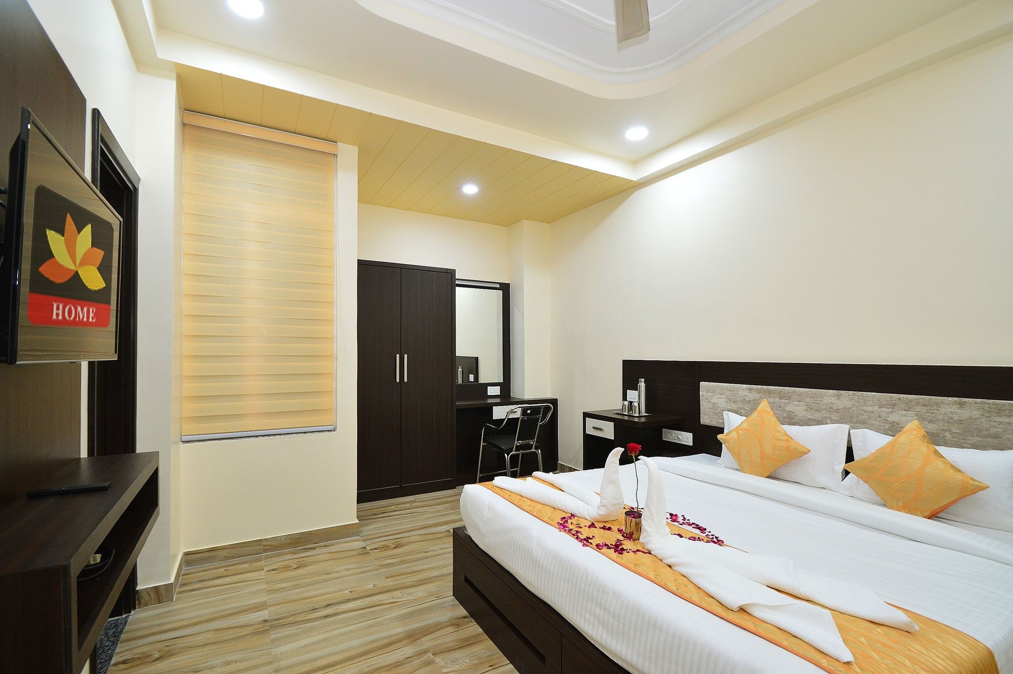 Kapish Home - All Pure Veg Deluxe Double Room 6