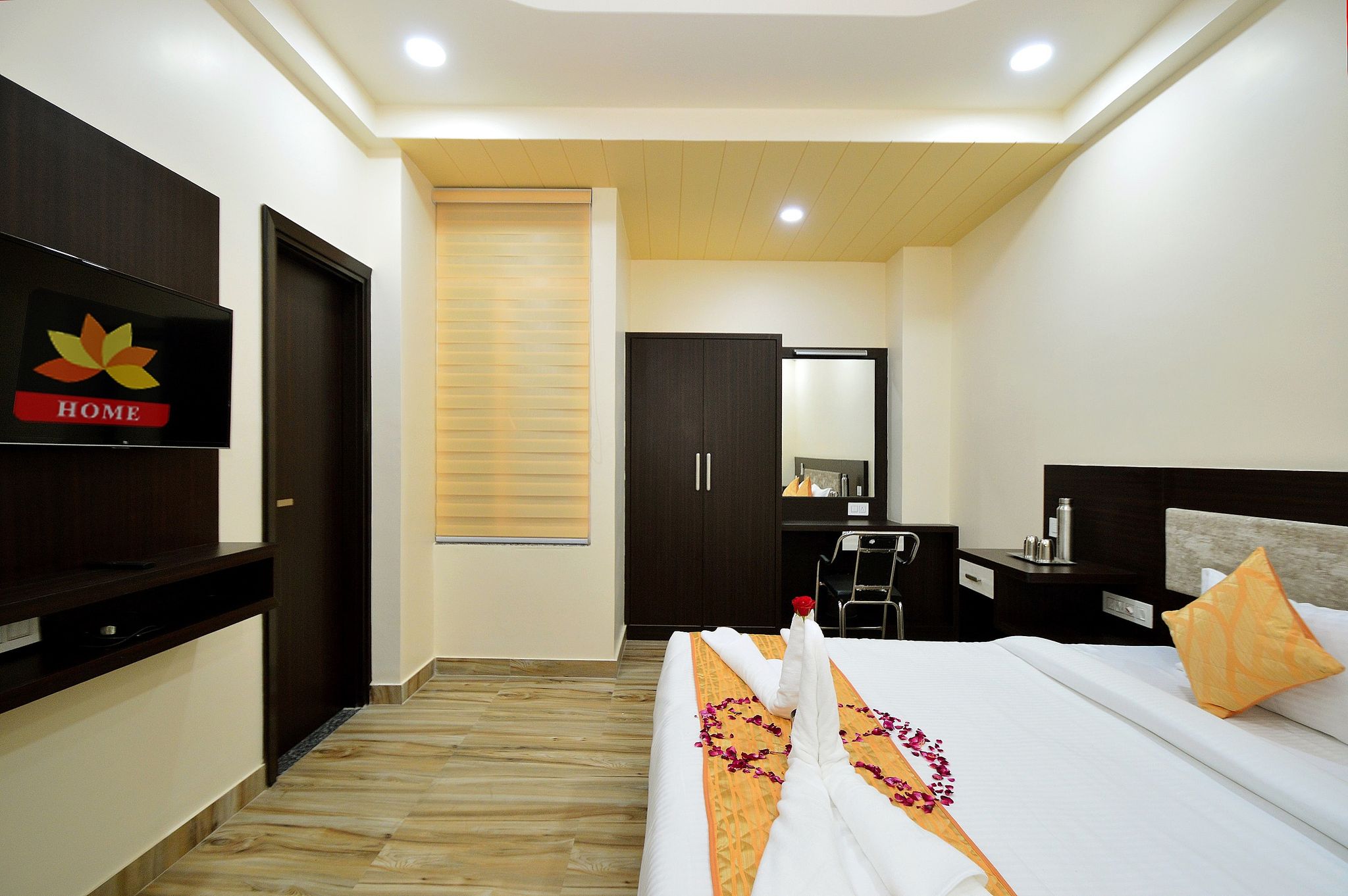 Kapish Home - All Pure Veg Deluxe Double Room 10