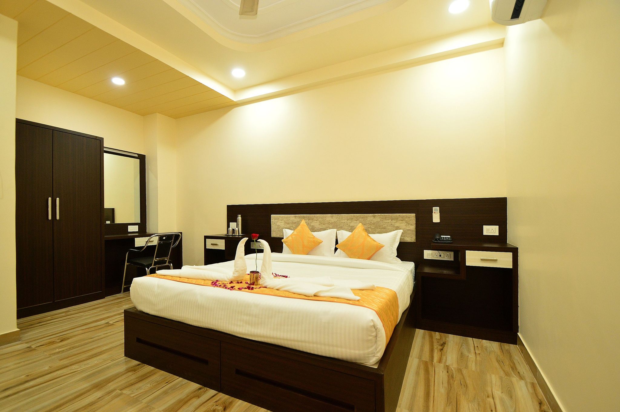 Kapish Home - All Pure Veg Deluxe Double Room 7