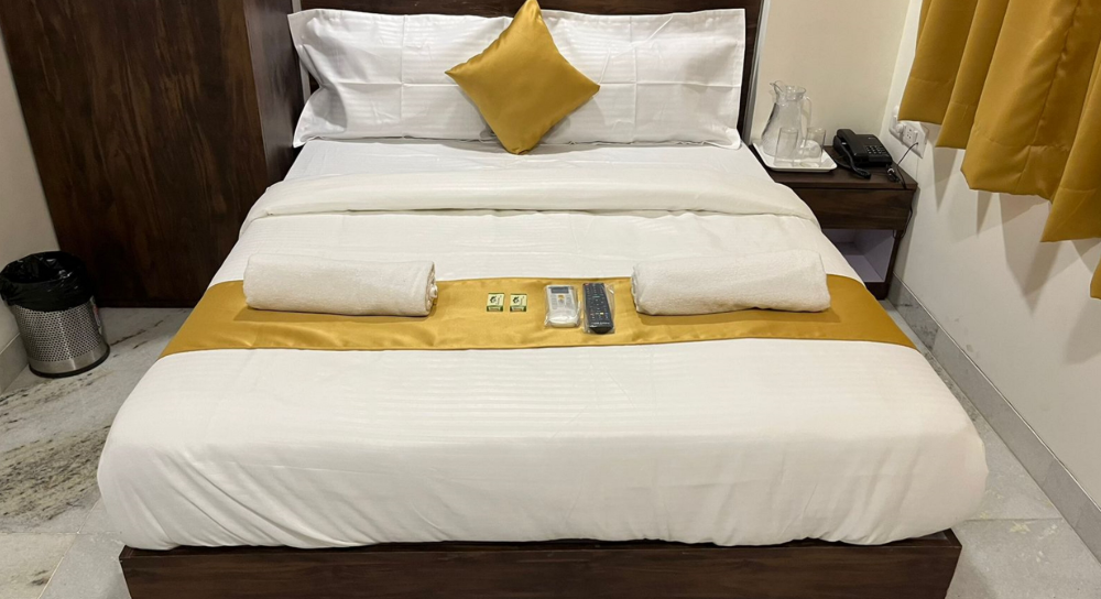 Hotel Plaza Rooms - Prabhadevi Dadar