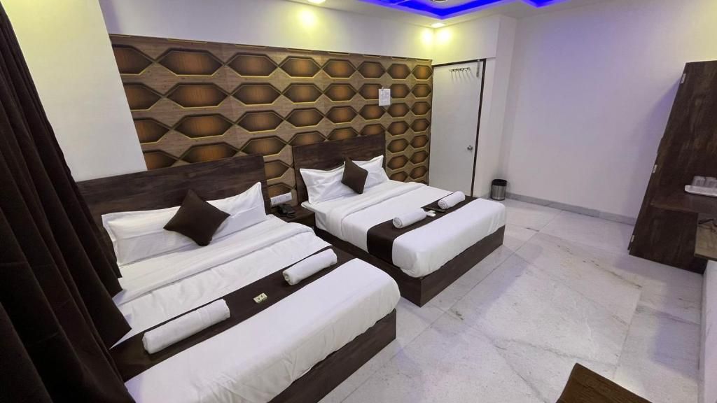 Hotel Plaza Rooms - Prabhadevi Dadar Duplex Quadruple Room 2