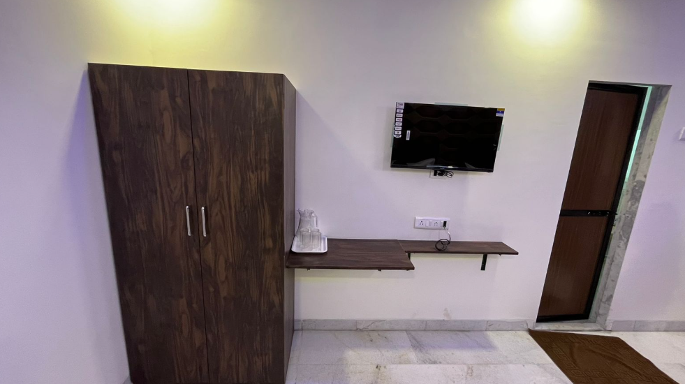 Hotel Plaza Rooms - Prabhadevi Dadar