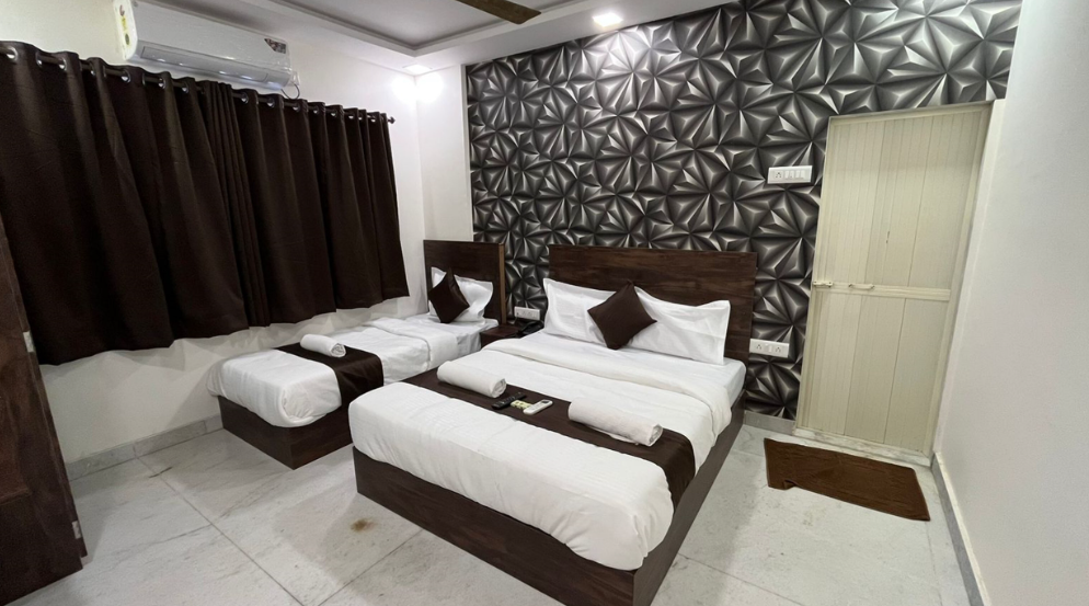 Hotel Plaza Rooms - Prabhadevi Dadar
